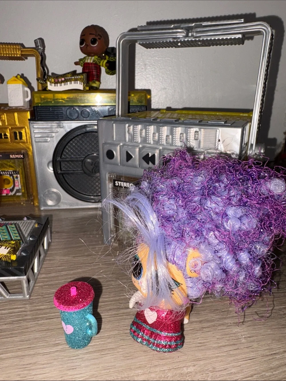 L.O.L. Surprise! Remix Pets and Music Stage Playset with Dolls